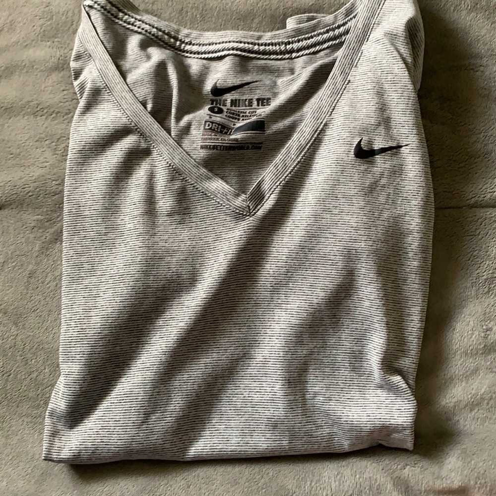 Nike Tee, size Small, Grey